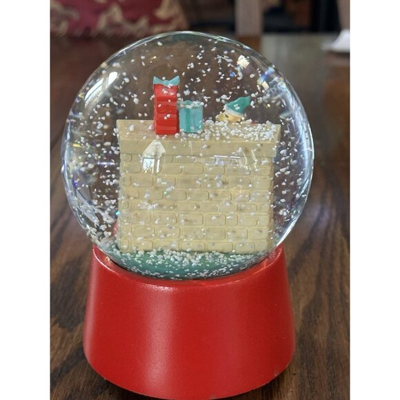 Peanuts Snoopy & Woodstock Musical Snowglobe Plays Jingle Bells - Picture 2 of 5